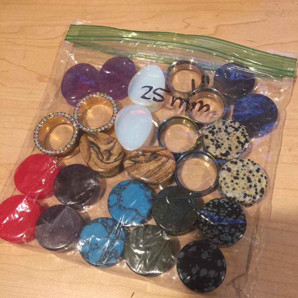 Ear Gauges/Tunnels/Plugs
